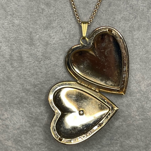 Vintage heart locket - Picture 2 of 3